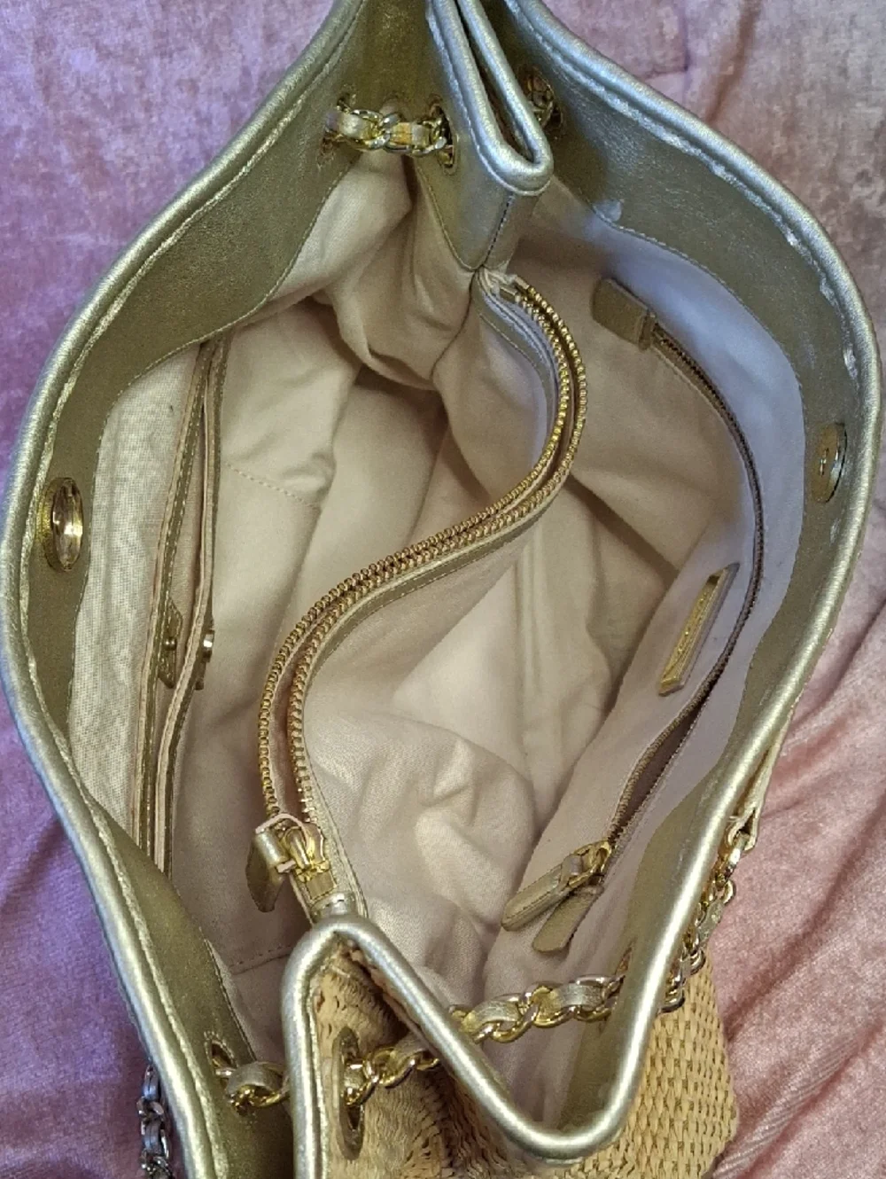 EUC Tory Burch Gold Raffia Shoulder Tote with Tassel - Picture 5 of 10